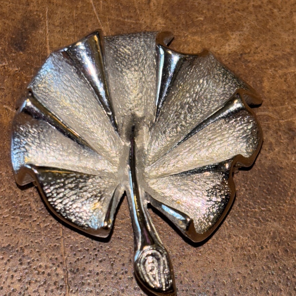 Vintage Sarah Coventry Scalloped Leaf Brooch 1970s Silver Tone